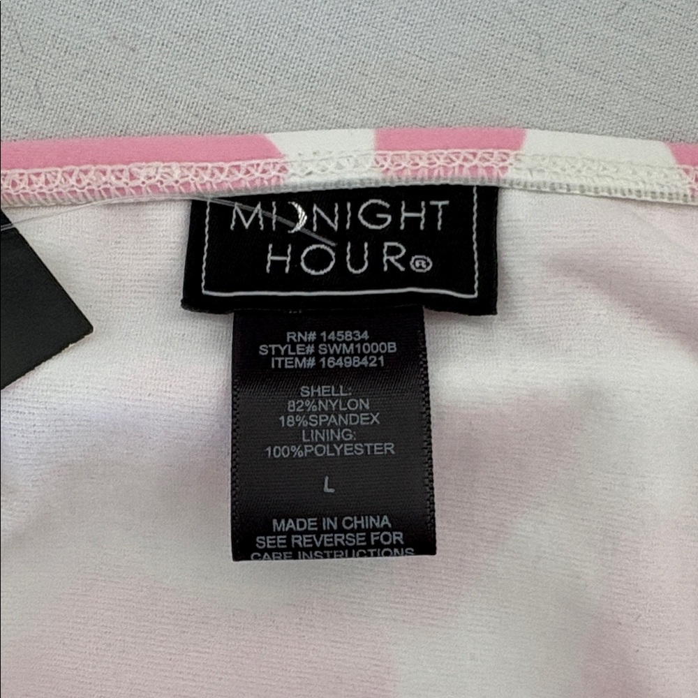 Hot Topic NWT two piece bathing suit . Really cute! - Picture 4 of 4